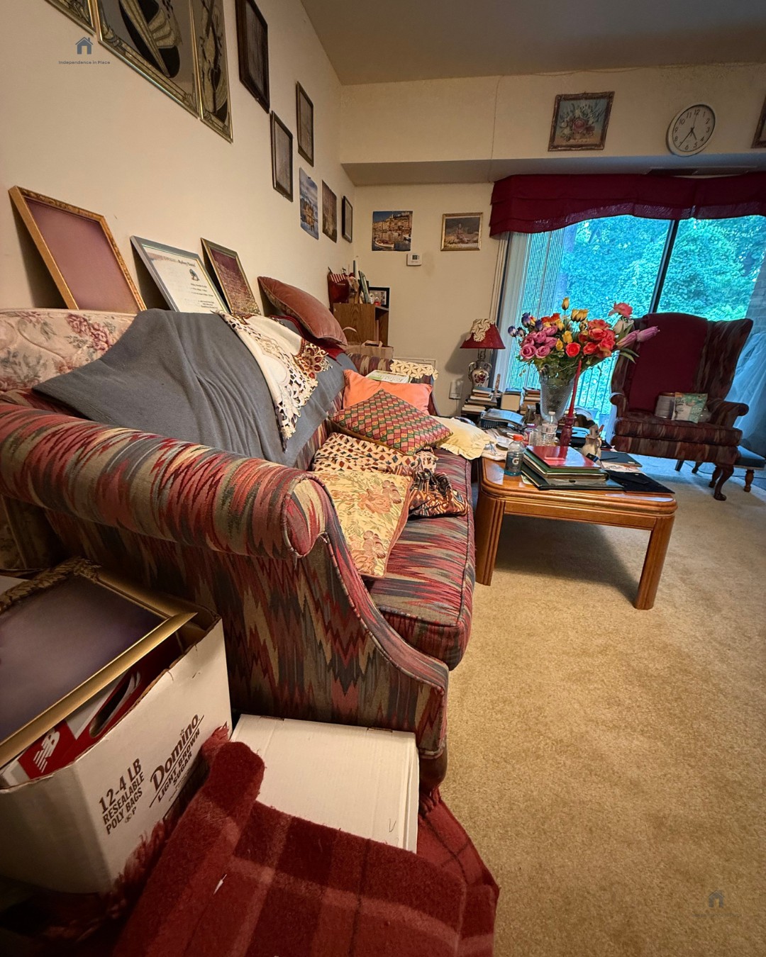 Living room after: open, clear space